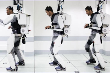 WUMed | Kontrolowany za pomocą myśli egzoszkielet pozwala sparaliżowanemu chodzić