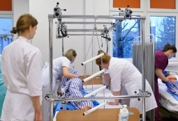 Galeria | WUMed | Ćwiczenia w pracowniach pielęgniarstwa | Zdjęcie: 3