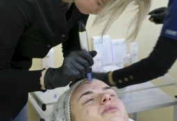 Galeria | WUMed | Techniki przeciwstarzeniowe - warsztaty dla studentów kosmetologii | Zdjęcie: 24
