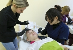Galeria | WUMed | Techniki przeciwstarzeniowe - warsztaty dla studentów kosmetologii | Zdjęcie: 30