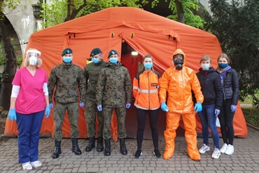 WUMed | Studenci Warszawskiej Uczelni Medycznej pomagają walczyć z COVID – 19